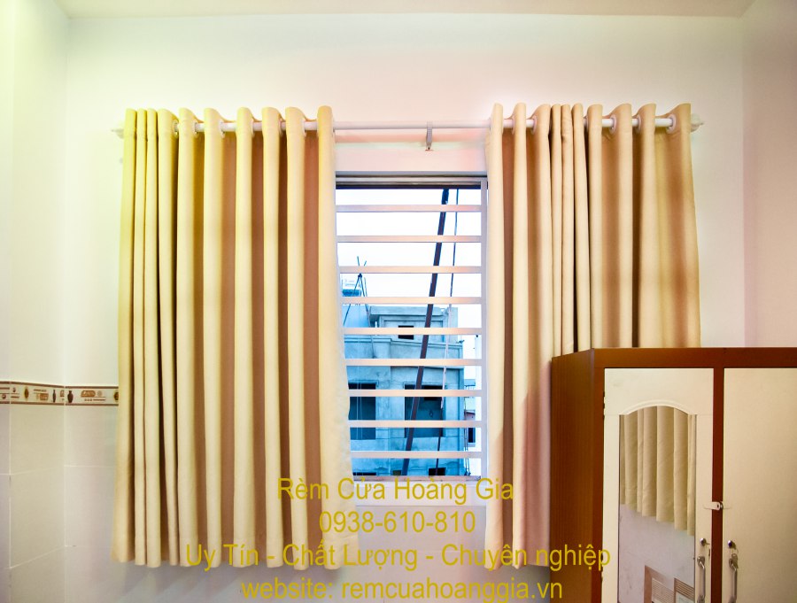 Với rèm vải chống nắng, bạn sẽ không còn lo ngại tia UV gây hại cho sức khỏe và đồ nội thất trong nhà mình nữa. Hãy cùng khám phá hình ảnh đẹp và chất lượng của rèm vải chống nắng tại đây!